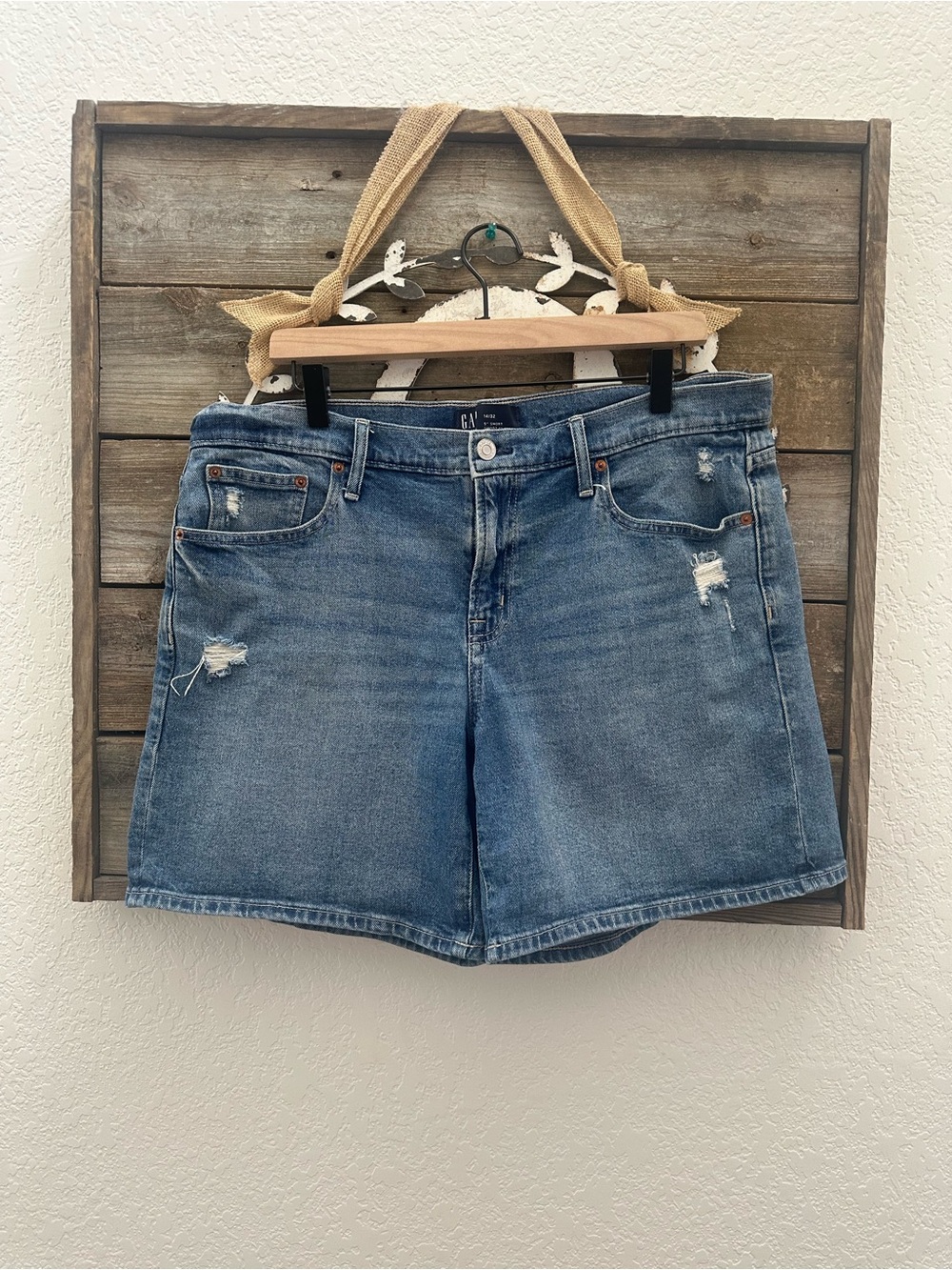 GAP Women's Distressed Denim Shorts - Blue 5” inseam size 32
